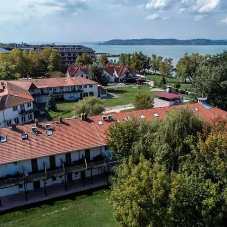 Waterfront Apartmanok Zamárdi Exterior photo