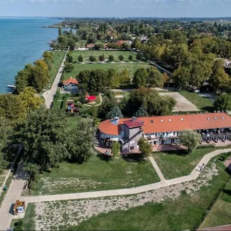 Waterfront Apartmanok Zamárdi Exterior photo